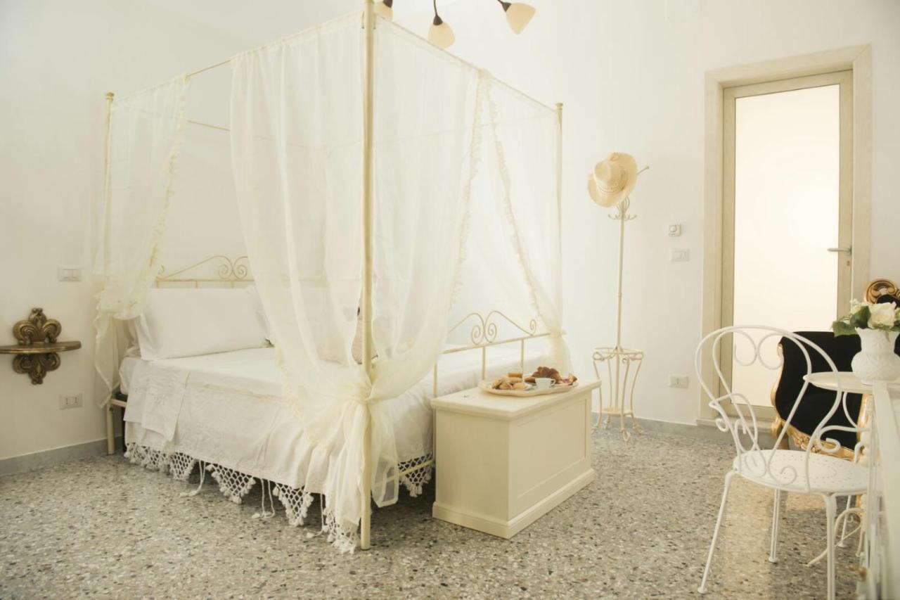 Dimora Cappuccini Guest House Cisternino Exterior photo
