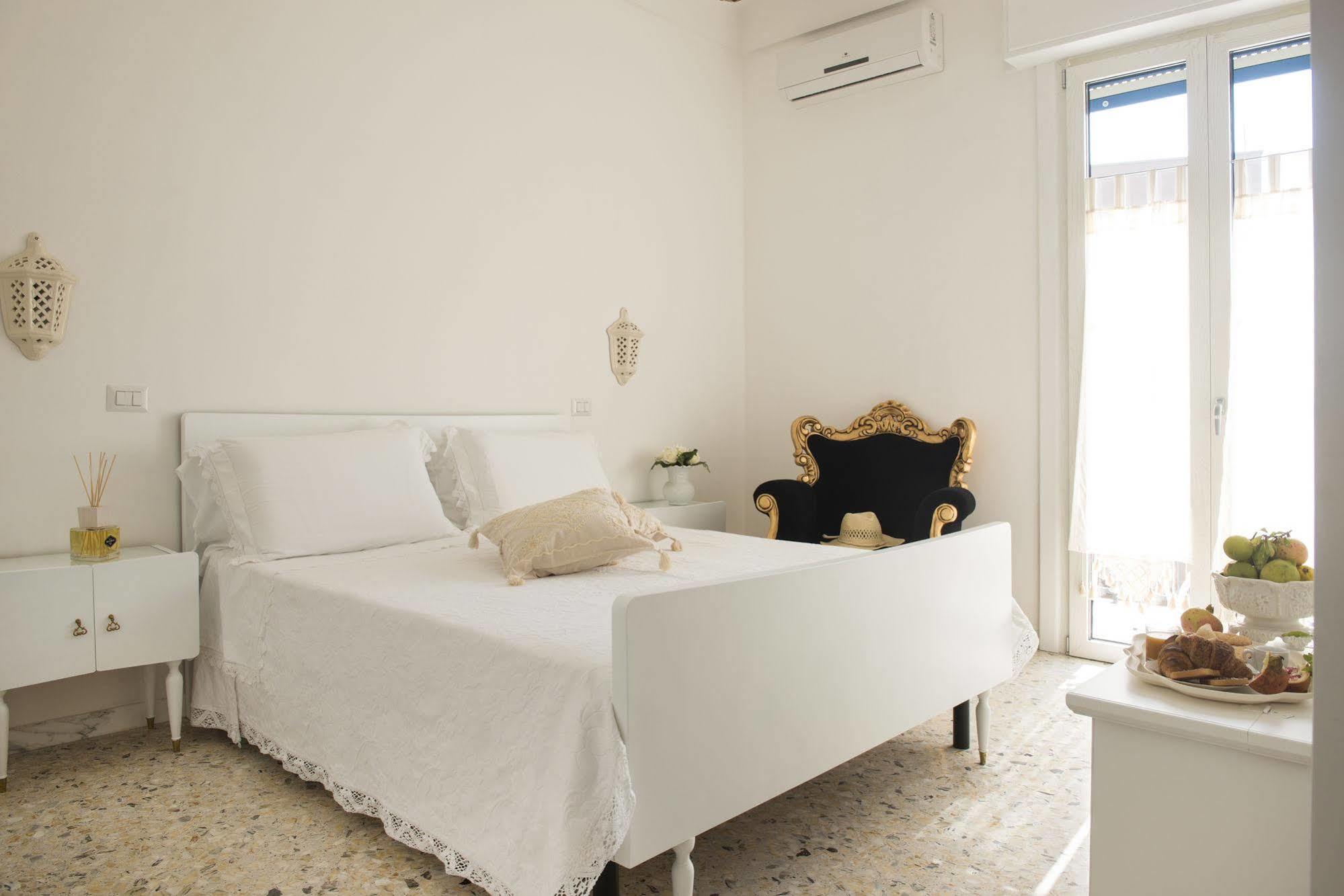 Dimora Cappuccini Guest House Cisternino Exterior photo