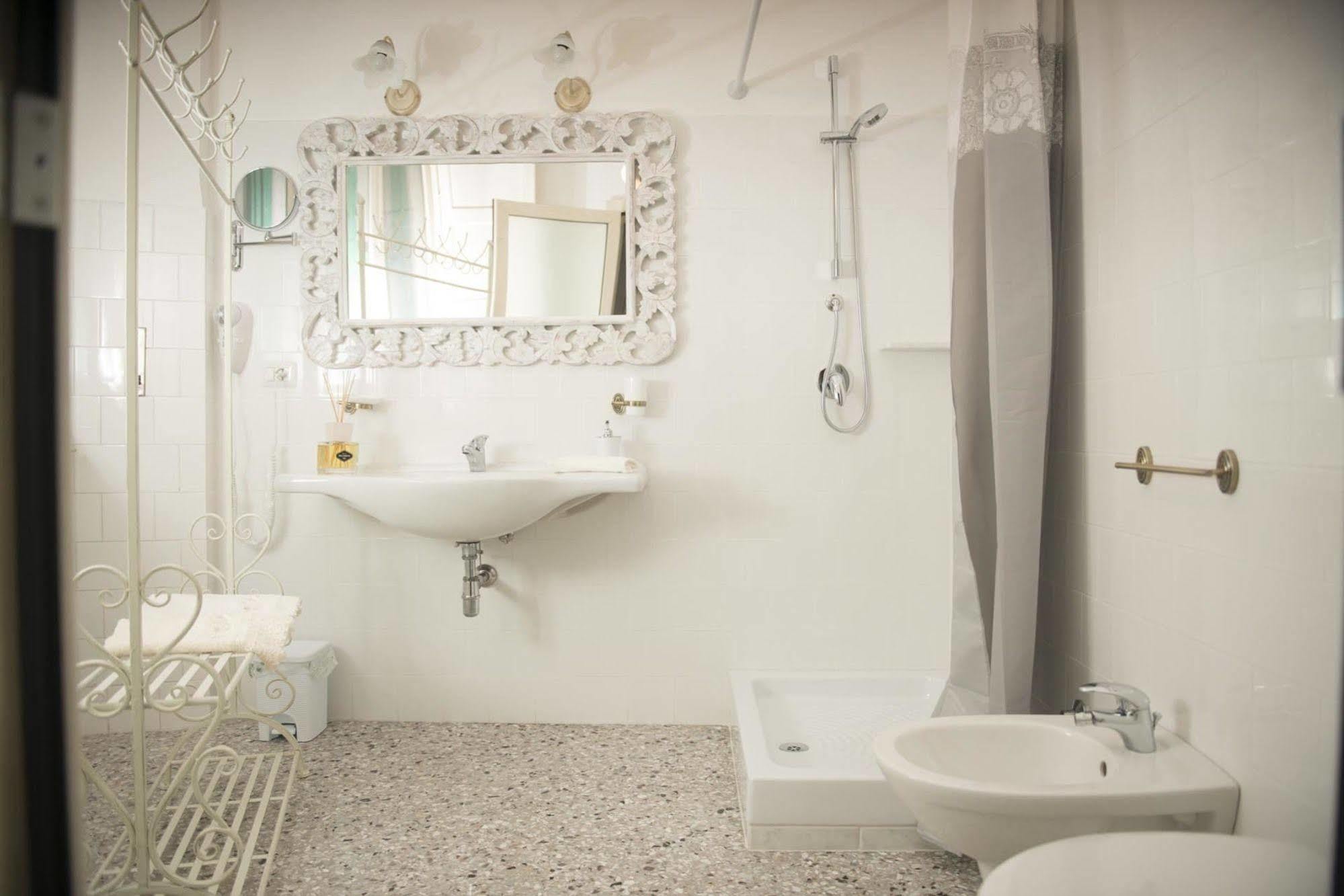 Dimora Cappuccini Guest House Cisternino Exterior photo